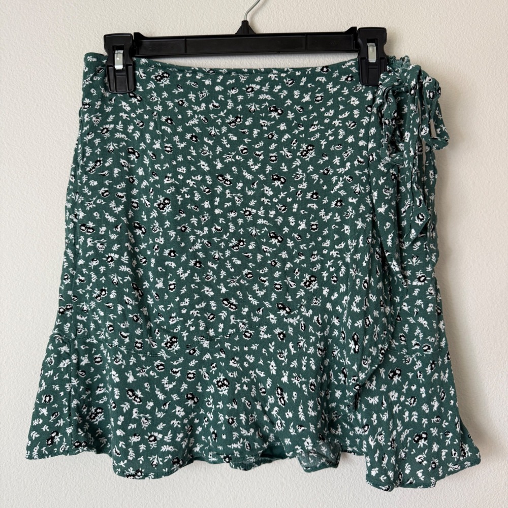 Abercrombie‎ & Fitch Green Floral Wrap Mini Skirt Ruffle Hem Size M Y2K
